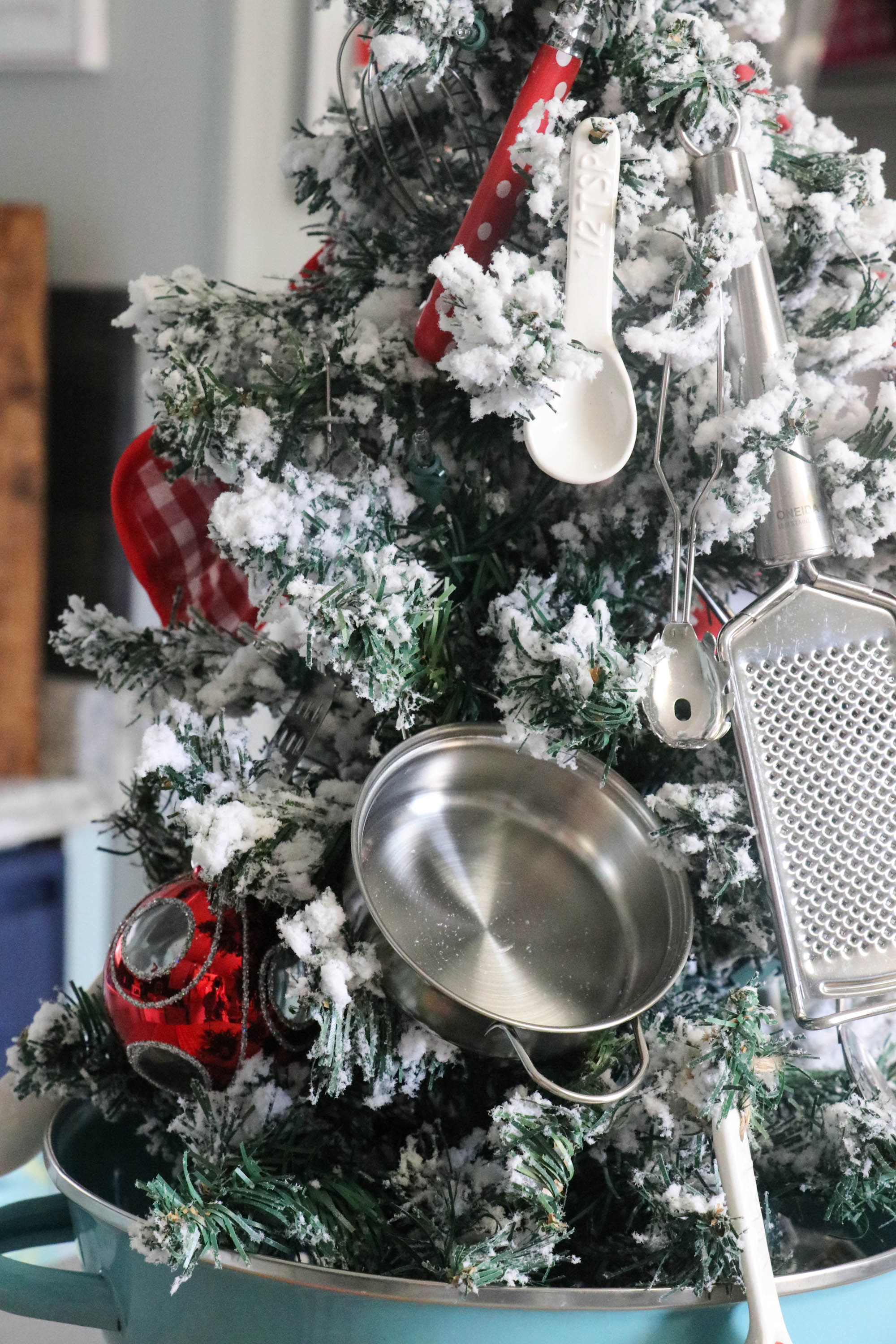 Kitchen Christmas Tree - Re-Fabbed