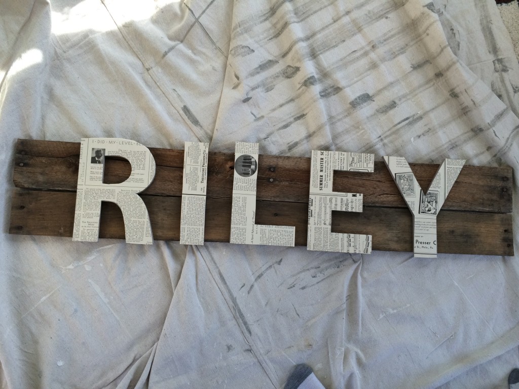 Easy DIY Modge Podge Pallet Sign