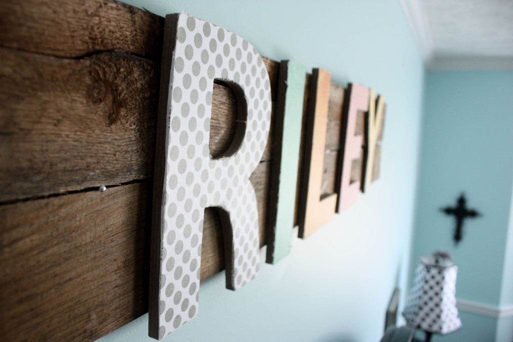 Easy DIY Modge Podge Pallet Sign