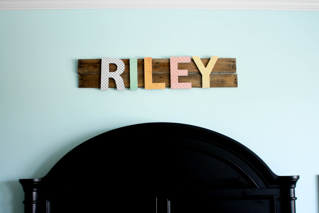 Easy DIY Modge Podge Pallet Sign