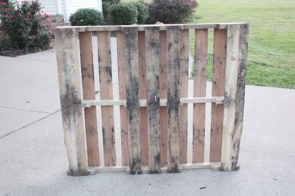 Easy DIY Pallet Coat Rack