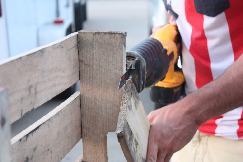 Easy DIY Pallet Coat Rack