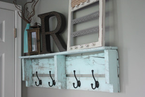 Easy DIY Pallet Coat Rack