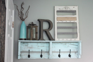 Easy DIY pallet coat rack