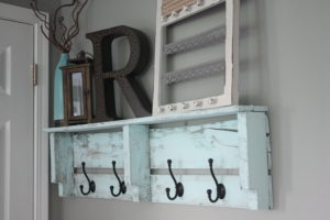 fast and easy diy pallet coat rack