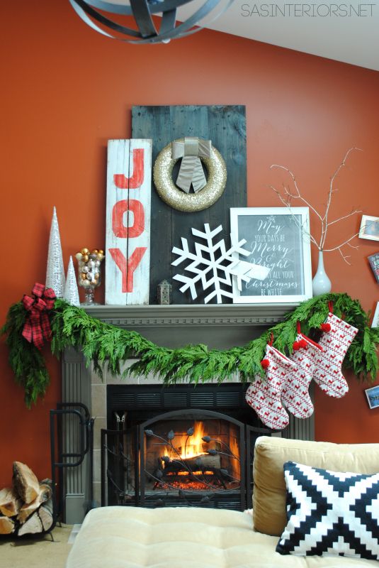 Christmas Mantle Roundup