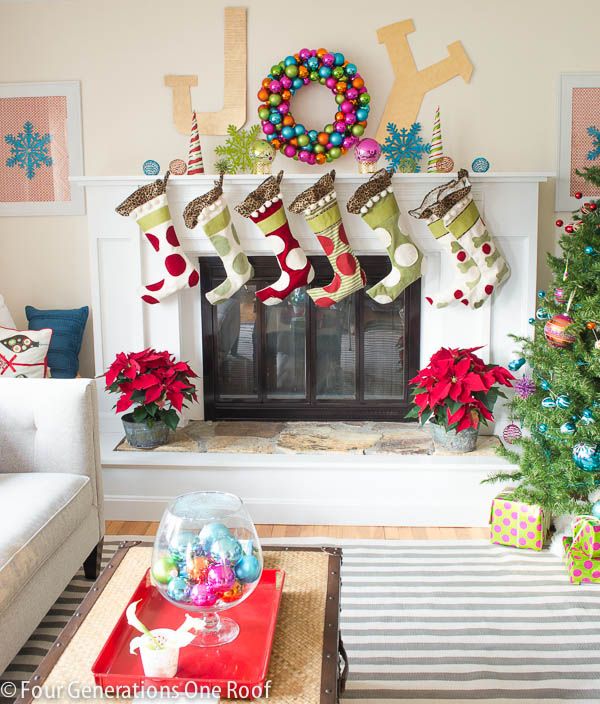 Christmas Mantle Roundup