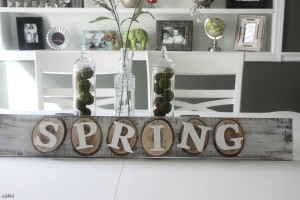 DIY Spring Pallet Sign with Wood Slices