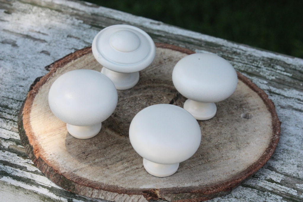 Spray Painted Knobs-Tin Can Pumpkins