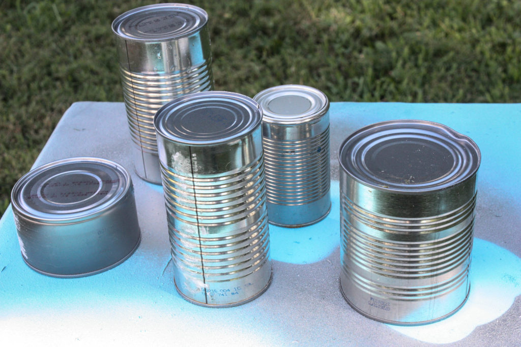 Tin Can Pumpkin project using random empty tin cans! Definitely a must try.