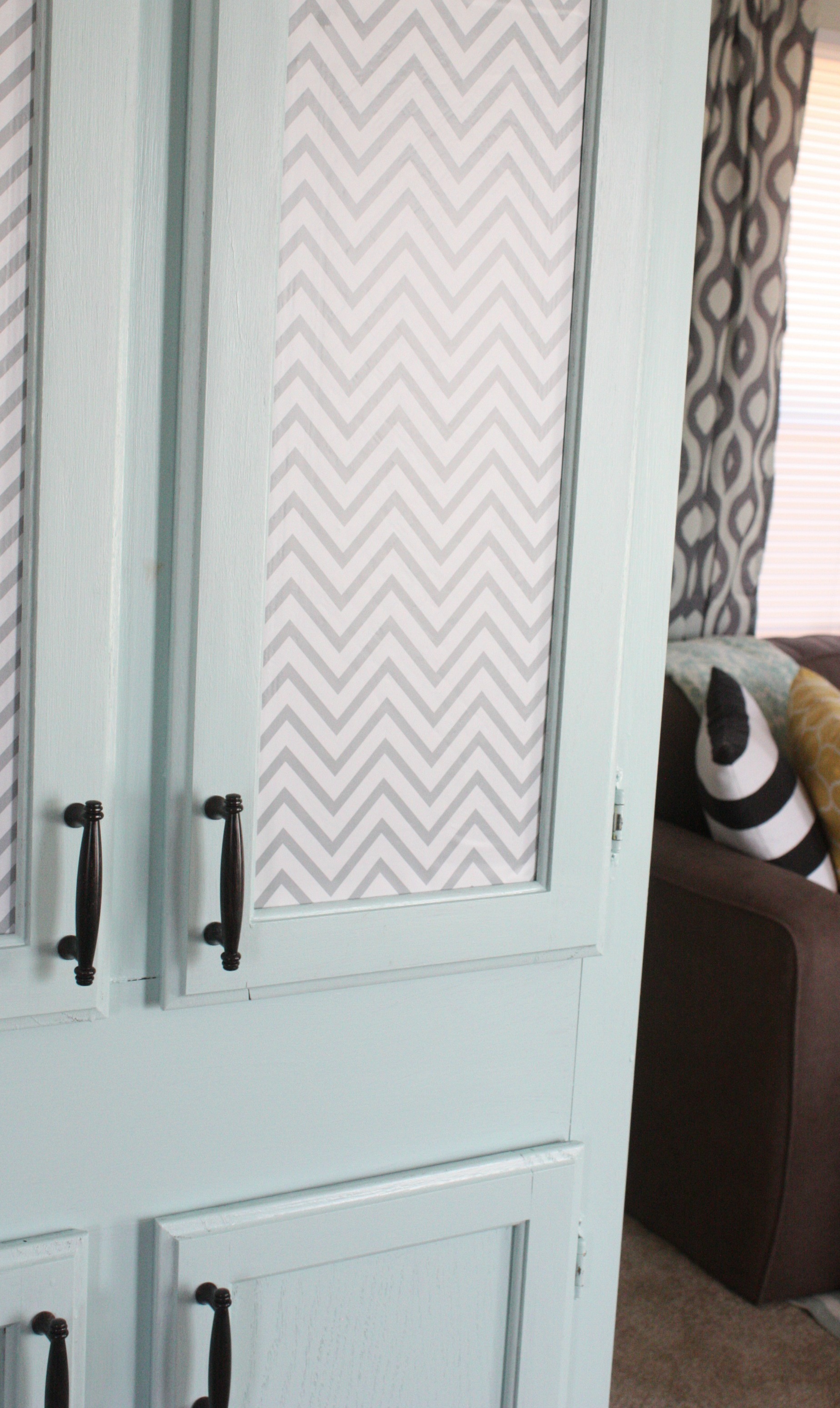 Adhesive Vinyl Pantry Makeover