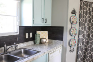 How to Install a $40 Vinyl Peel N Stick flooring as a kitchen backsplash!