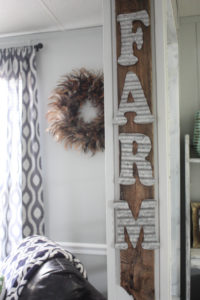 Easy DIY Pallet Farm Sign