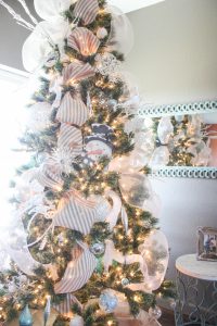 How to decorate a Christmas tree the EASY way! Step by step instructions!