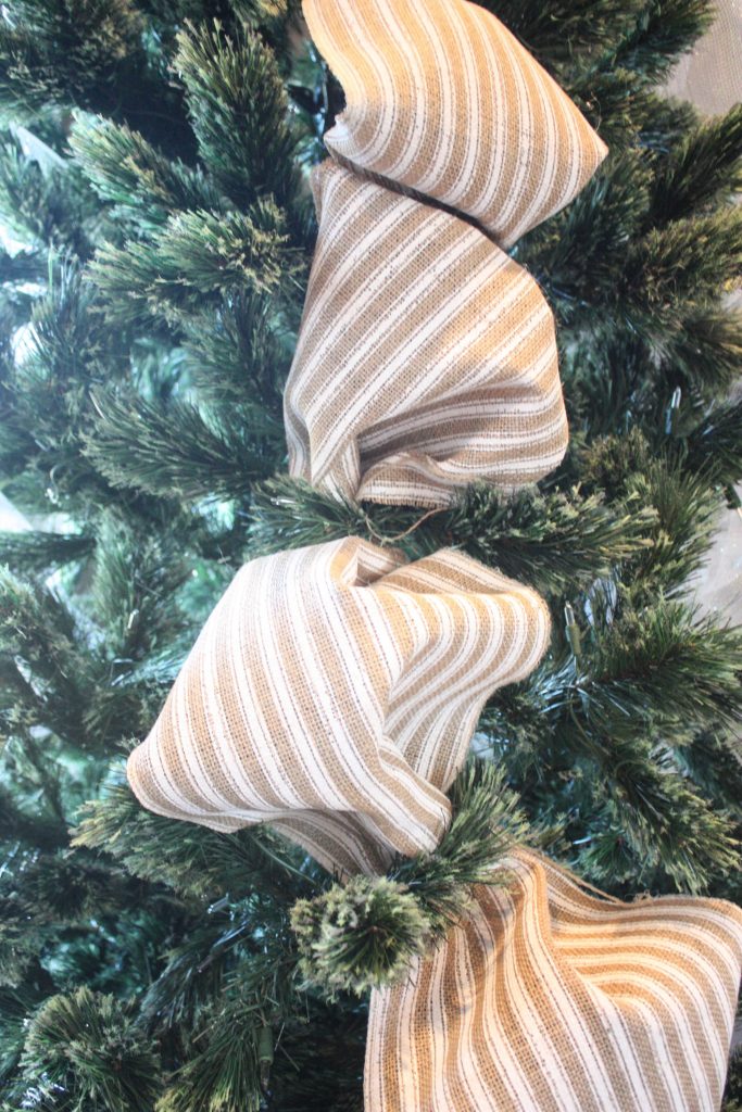 How To Decorate A Christmas Tree From Start To Finish The Easy Way How To Decorate A Christmas Tree From Start To Finish The Easy Way