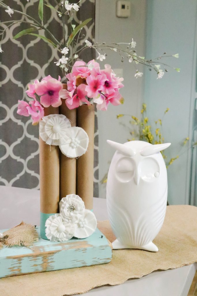 How to make a set of 3 paper towel roll vases! Easy and cheap DIY project that is so dang cute!