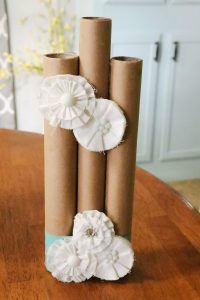 How to make a set of 3 paper towel roll vases! Easy and cheap DIY project that is so dang cute!