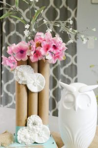 How to make a set of 3 paper towel roll vases! Easy and cheap DIY project that is so dang cute!