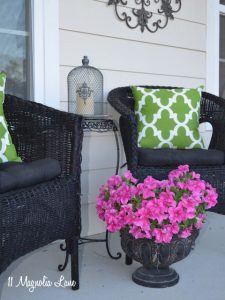 Gorgeous pink inspiration to incorporate into your outdoor decorating this Spring!