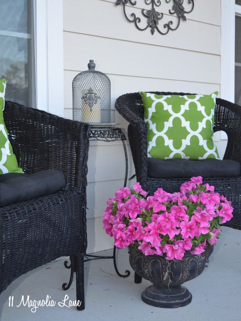 Gorgeous pink outdoor spring inspiration to incorporate into your outdoor decorating this Spring!