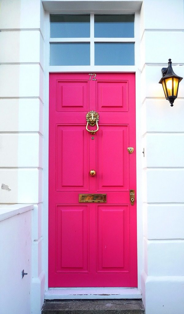 Gorgeous pink outdoor spring inspiration to incorporate into your outdoor decorating this Spring!