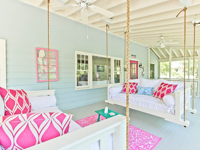 Gorgeous pink outdoor spring inspiration to incorporate into your outdoor decorating this Spring!!
