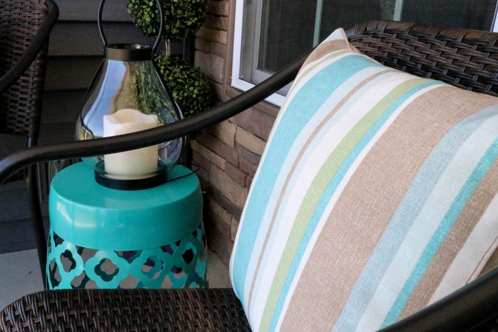 Before and After Porch Makeover for just $200! Outdoor decorating does not have to cost a fortune! Check out this post to see how she made her money go so far.