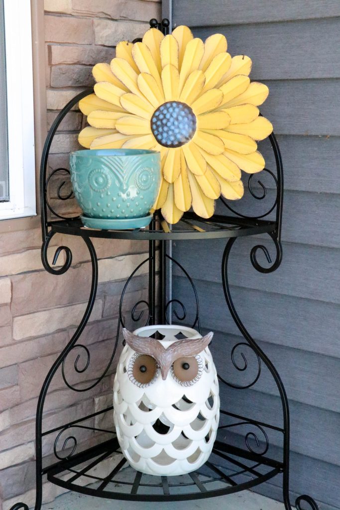 Before and After Porch Makeover for just $200! Outdoor decorating does not have to cost a fortune! Check out this post to see how she made her money go so far.
