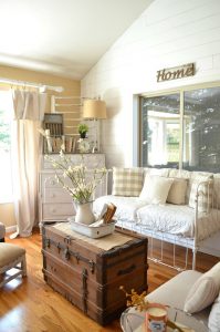 Calling all lovers of Farmhouse goodness!!! Prepare to be inspired by rooms full of farmhouse style and charm!