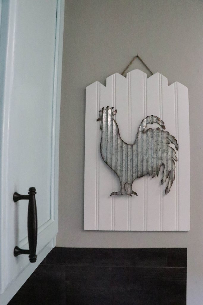 DIY Beadboard Rooster Sign...a 5 minute and 5 dollar project that will add that perfect bit of farmhouse charm to your home!