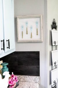 These gold dipped forks are the perfect project to bring your kitchen to life! It is a fun, fast , easy and cheap project that can be tailored to any design style! Check out the FULL tutorial!