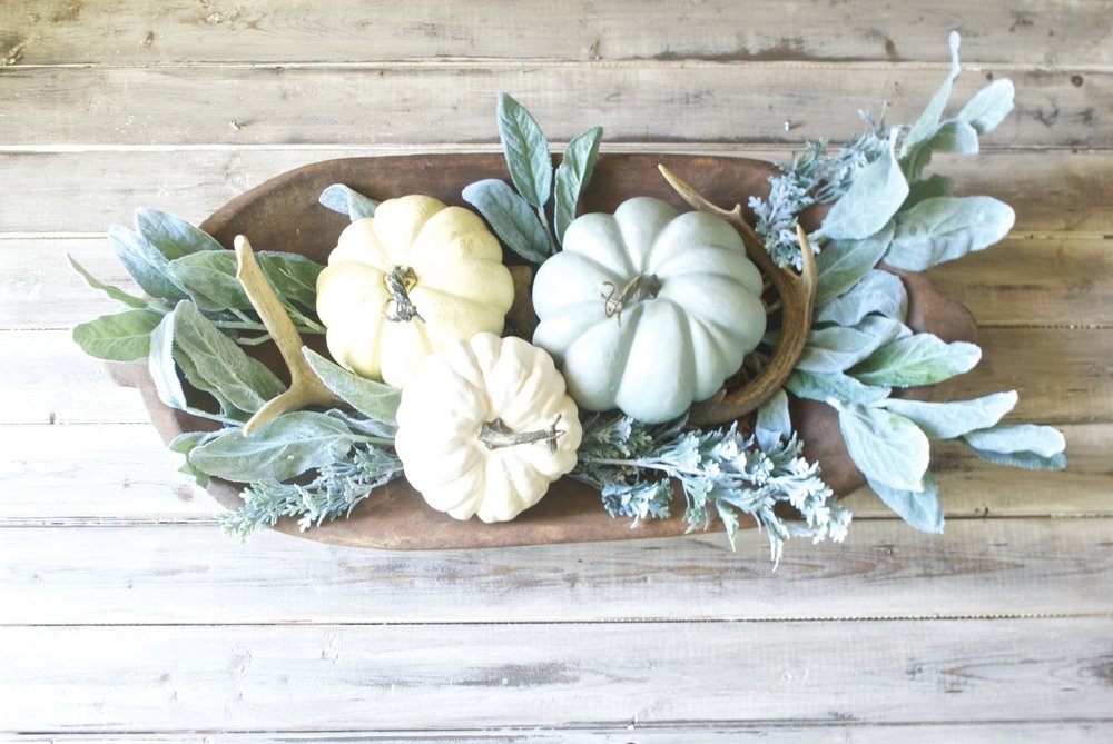 Fall and Farmhouse goes hand in hand. If you love farmhouse style and you need some decorating inspiration, this is the post for you! Enjoy lots of neutral, simple, farmhouse goodness all in one stop.