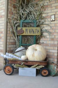 Fall and Farmhouse goes hand in hand. If you love farmhouse style and you need some decorating inspiration, this is the post for you! Enjoy lots of neutral, simple, farmhouse goodness all in one stop.