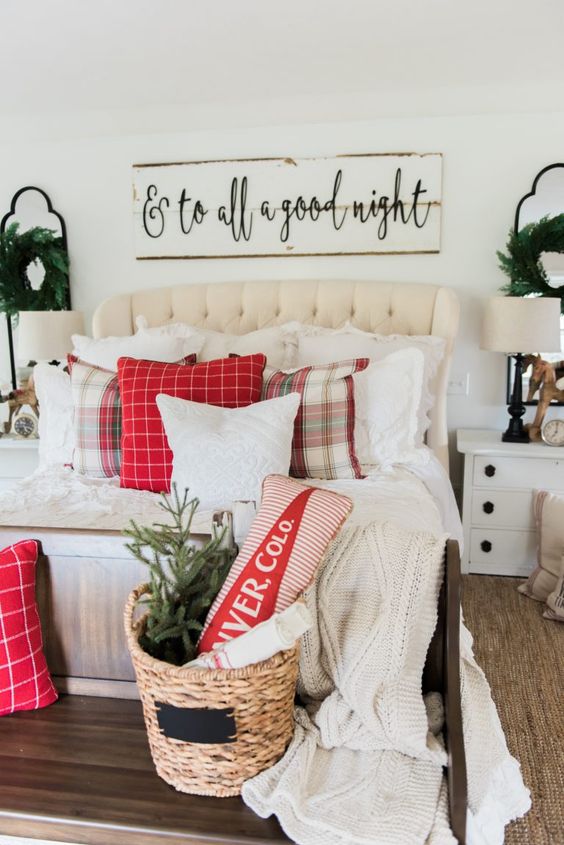 Farmhouse Christmas Inspiration that will make you swoon and want to decorate your entire house in this amazing style!