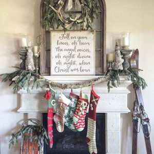 Farmhouse Christmas Inspiration that will make you swoon and want to decorate your entire house in this amazing style!