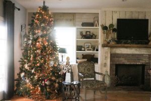 Enjoy a Christmas Tour with The Frosted Farmhouse where you can find ALL things beautiful and farmhouse! She has a true knack for this gorgeous style! Check it out now!