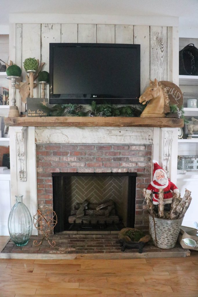 Enjoy a Christmas Tour with The Frosted Farmhouse where you can find ALL things beautiful and farmhouse! She has a true knack for this gorgeous style! Check it out now!