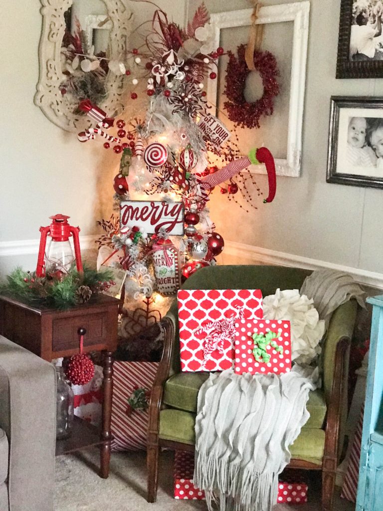 A beautiful and funky red and white Christmas tree!