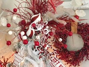 A beautiful and funky red and white Christmas!