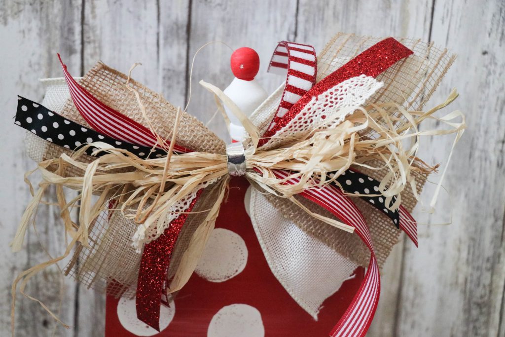 DIY Reversible Valentine's Day & Christmas Decor Stand