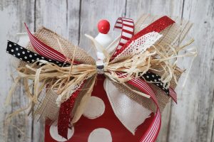 DIY Reversible Christmas and Valentine's Day Stand