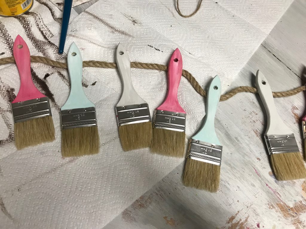 How to make your own DIY Paintbrush garland!