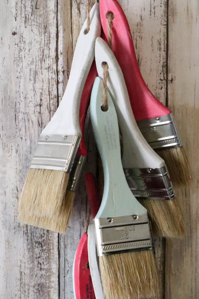 How to make your own DIY Paintbrush garland!