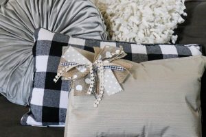 Super cute throw pillows made from placemats!