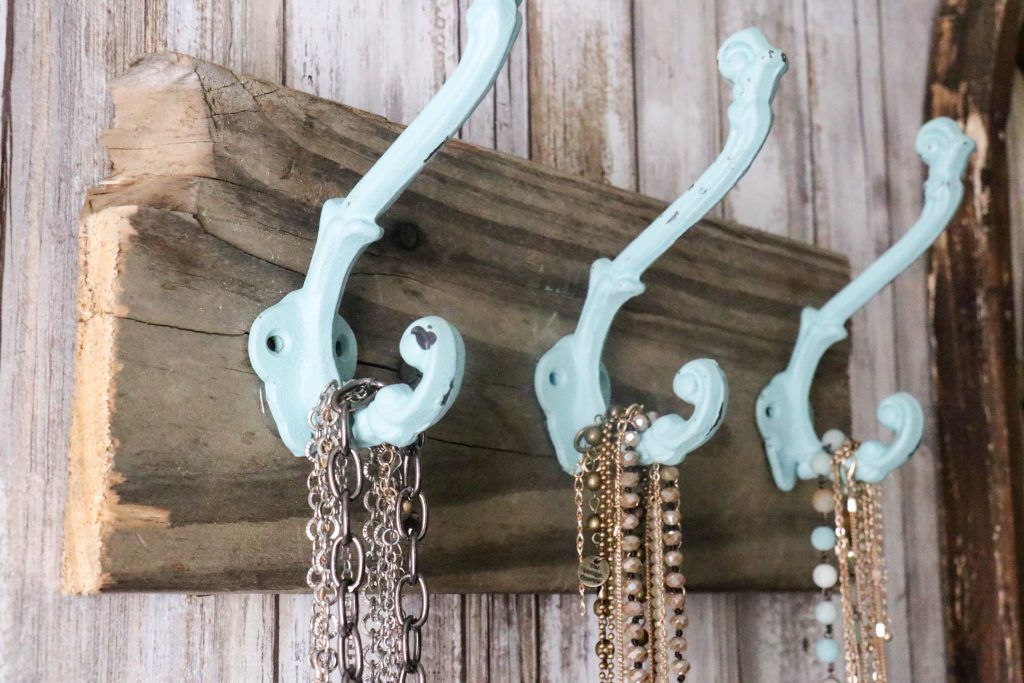 Super easy DIY scrap wood jewelry holder!