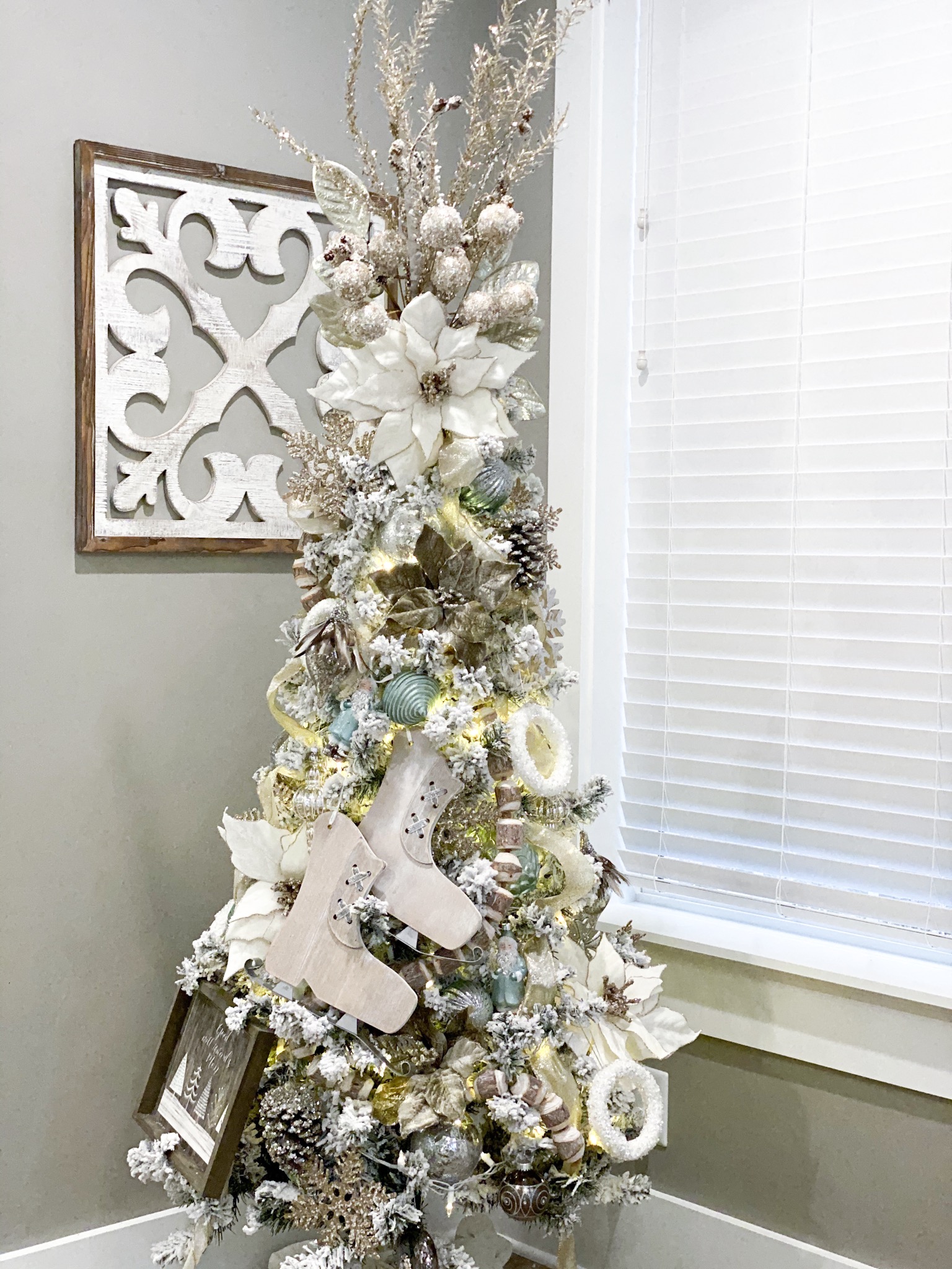 master-bedroom-christmas-tree13 - Re-Fabbed