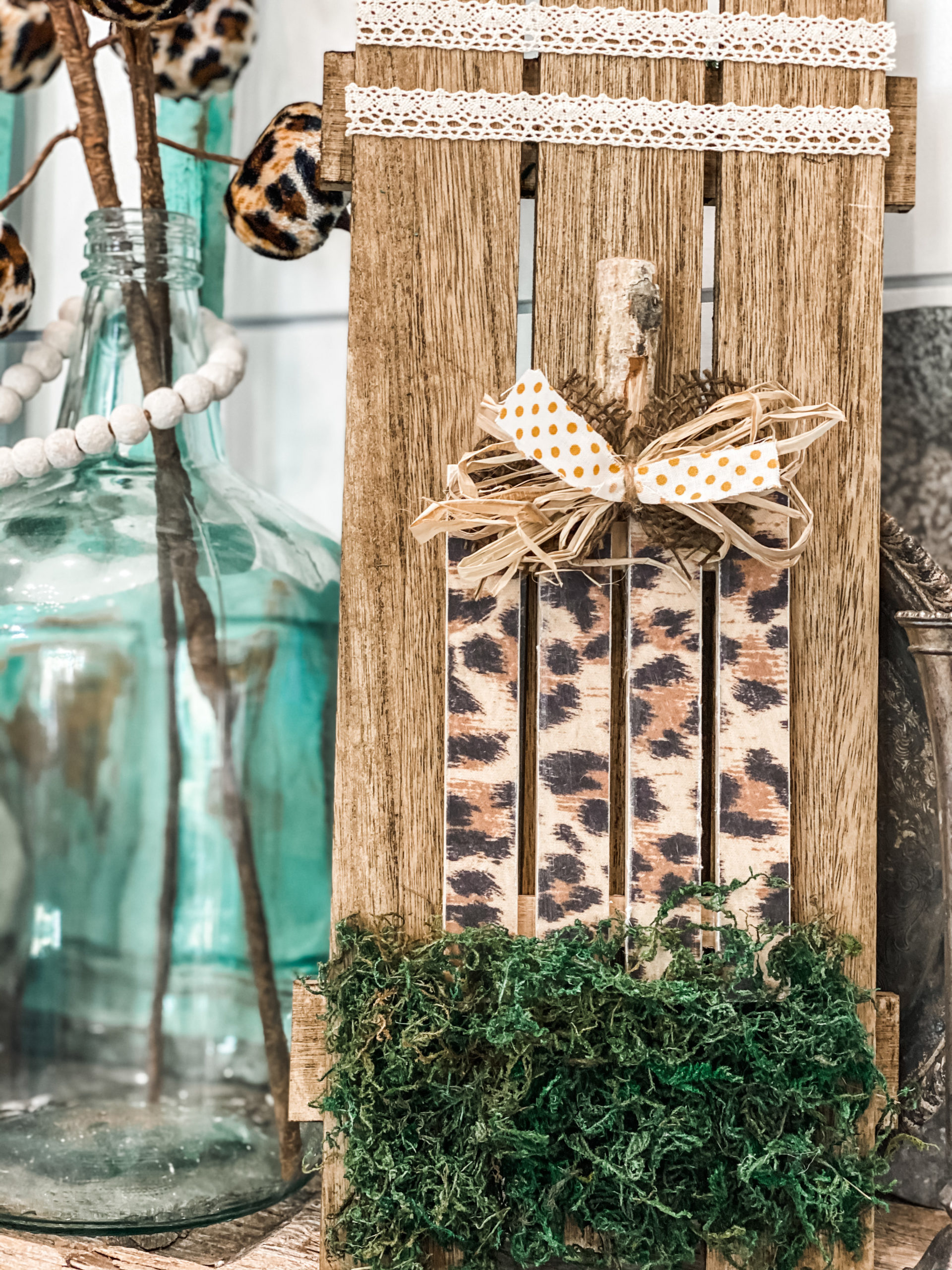 diy leopard pumpkin sign - Re-Fabbed