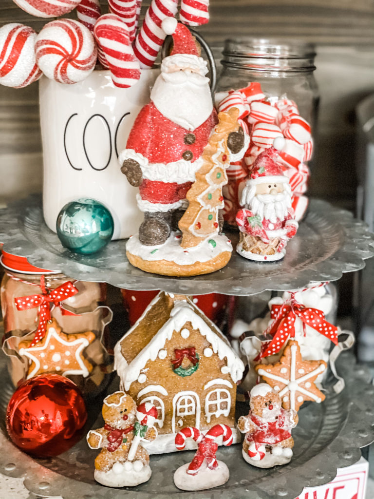 Dining Delight: Hot Cocoa Bar with Gingerbread Theme  Gingerbread  christmas decor, Christmas hot chocolate bar, Christmas hot chocolate