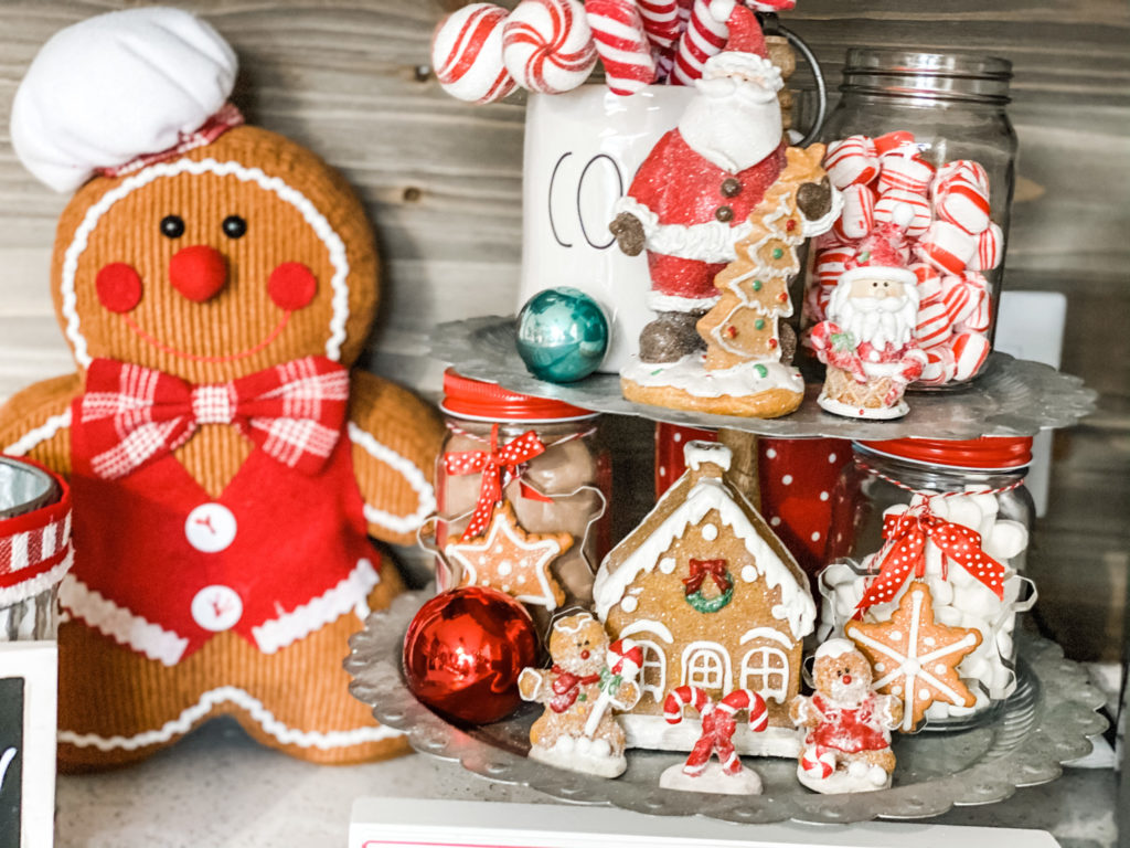 Dining Delight: Hot Cocoa Bar with Gingerbread Theme  Gingerbread  christmas decor, Christmas hot chocolate bar, Christmas hot chocolate