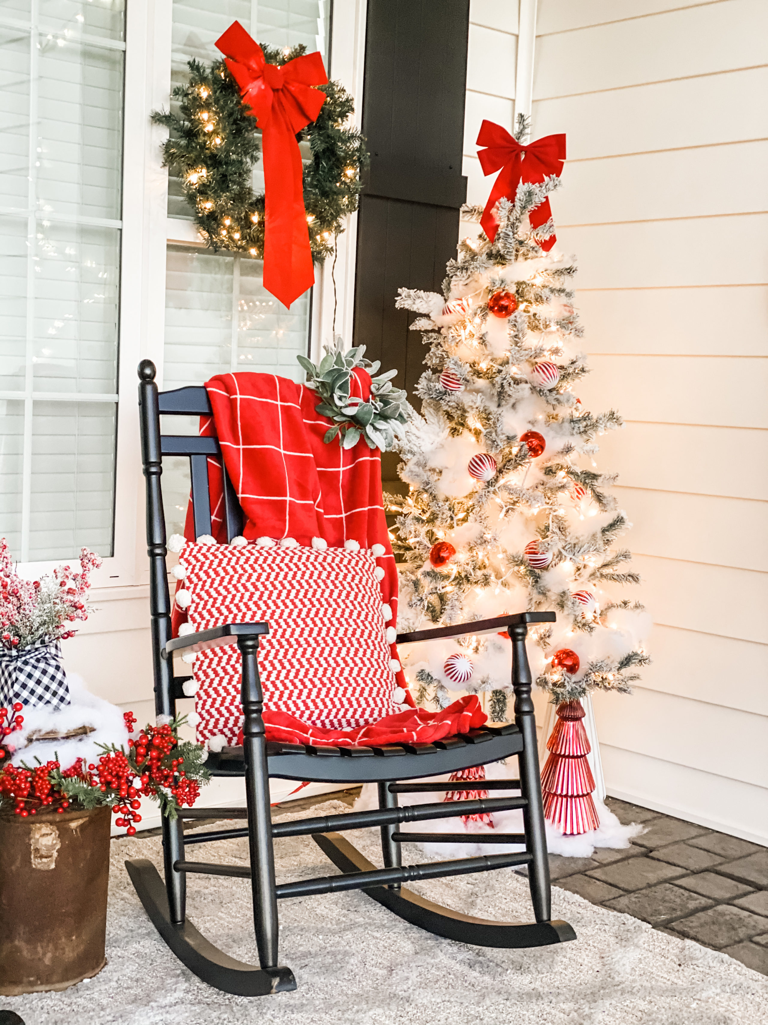 how to decorate a red and white christmas tree - Re-Fabbed